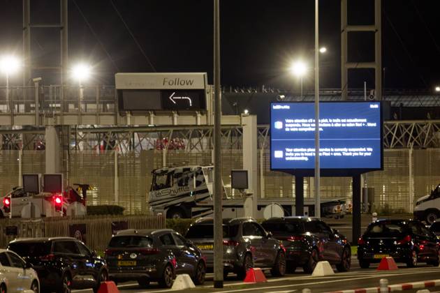 Serious Accident at Eurotunnel in Coquelles PHOTOPQR VOIX DU NORD JOHAN BEN AZZOUZ October 15, 2026 Coquelles, October 15, 2026 Serious accident at the Eurotunnel site Traffic has been halted A minibus collided with a stationary train near the Channel Tunnel, five people in critical condition PHOTO JOHAN BEN AZZOUZ LA VOIX DU NORD An accident at the Eurotunnel site on Thursday, October 15, 2026 A passenger bus collided with a freight train at the Eurotunnel facility in Northern France  Copyright: xPHOTOPQR VOIXxDUxNORD MAXPPPxJOHANxBENxAZZOUZx 20261015VDN0879 20261015VDN0879