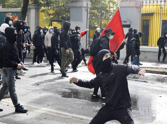 Protesters Clash with Police During a Demonstration in Tirana, Albania. Protesters throw stones at riot police during an anti-government demonstration in central Tirana on October 15, 2026, as protests continued for a third consecutive day over university conditions and demands for the resignation of Albanian Prime Minister Edi Rama. The latest rally follows two nights of violence in the capital, during which protesters and riot police clashed, police used water cannons and tear gas, and demonstrators damaged government offices and shops and set fire to several buildings. Light Studio Agency Malton Dibra Tirana Albania Copyright: xLightxStudioxAgencyx xMaltonxDibrax