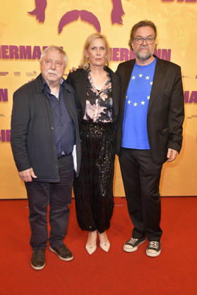 Wolf Biermann, Pamela Biermann und Jens Meurer bei der Premiere des Dokumentarfilms Biermann im Kino International. Berlin, 15.10.2026