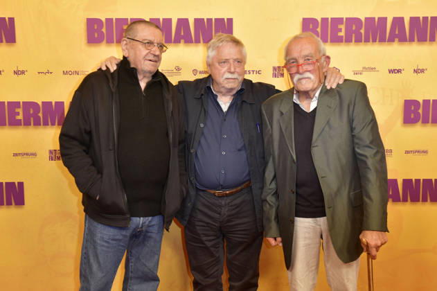 Ulrich Gumpert, Wolf Biermann und Günter Sommer bei der Premiere des Dokumentarfilms Biermann im Kino International. Berlin, 15.10.2026
