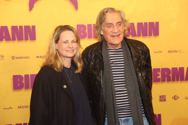 Antje Riis und Winfried Glatzeder bei der Premiere des Dokumentarfilms Biermann im Kino International. Berlin, 15.10.2026 Copyright: xAgenturxMatthiasxWehnertx xM.xGränzdörferx