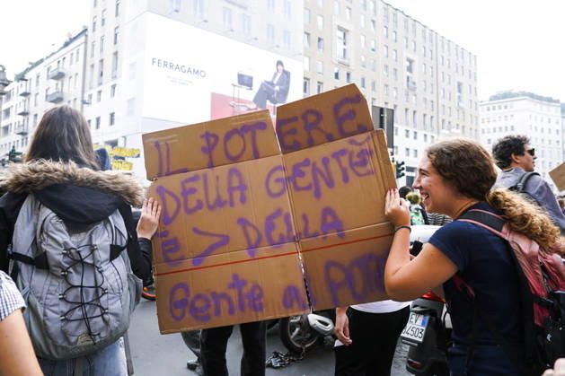 IPA89756920 - Milan, October 16, 2026: student march; Thousands of students demonstrate in support of education and against the cap on foreign students:  Copyright: xGiuliaxSciaccax xGiuliaxSciaccax IPA89756920