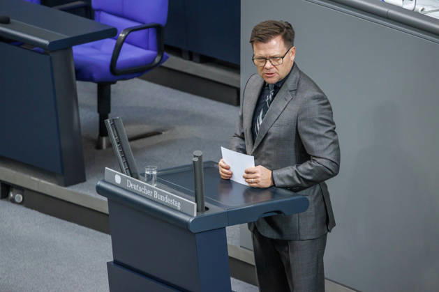 Bundestag Carsten Schneider (SPD), Minister fuer Umwelt, Klimaschutz, Naturschutz und nukleare Sicherheit, im Deutschen Bundestag am 16.10.26 in Berlin. Berlin Berlin Deutschland Bundestag