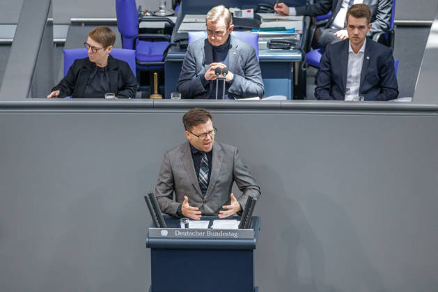 Bundestag Carsten Schneider (SPD), Minister fuer Umwelt, Klimaschutz, Naturschutz und nukleare Sicherheit, im Deutschen Bundestag am 16.10.26 in Berlin. Berlin Berlin Deutschland Bundestag