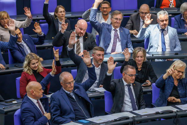 Bundestag Abgeordnete der AfD-Fraktion stimmen im Deutschen Bundestag am 16.10.26 in Berlin ab. Berlin Berlin Deutschland Bundestag