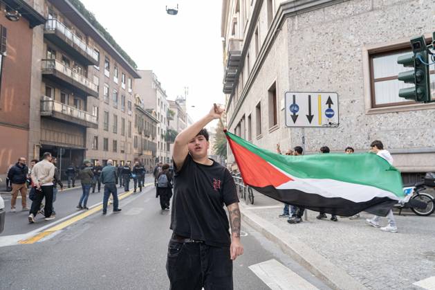 IPA89759919 - Milan, October 16, 26, Largo Cairoli, No One Is a Stranger Student Strike  Copyright: xGiuliaxSciaccax xGiuliaxSciaccax IPA89759919
