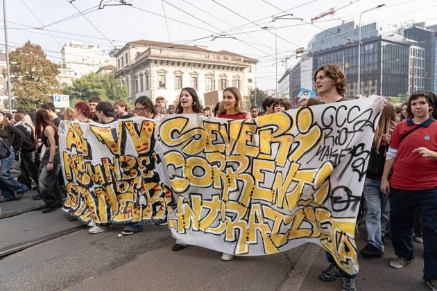 IPA89759925 - Milan, October 16, 26, Largo Cairoli, No One Is a Stranger Student Strike  Copyright: xGiuliaxSciaccax xGiuliaxSciaccax IPA89759925