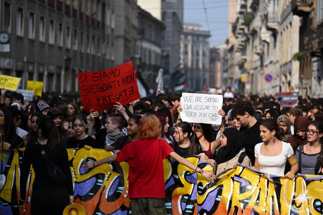 Nationwide school strike in Milan MILAN, ITALY - OCTOBER 16: Students hold placards during a nationwide school strike in Milan, Italy, on October 16, 2026. Protesters oppose the government s education policies and measures they consider discriminatory towards students of foreign origin, also highlighting demands for higher wages and an end to precarious employment in schools. Piero Cruciatti Anadolu Milan Italy. Editorial use only. Please get in touch for any other usage.  Copyright: x2026xAnadoluxPieroxCruciattix