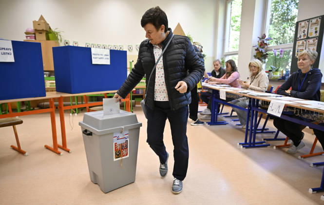 A voter cast her vote in the second round of the Senate elections in Zlin, Zlin Region, Czech republic on October 16, 2026. (CTKxPhoto DaliborxGluck) CTKPhotoP2026101605478 CTKPhotoP2026101605478