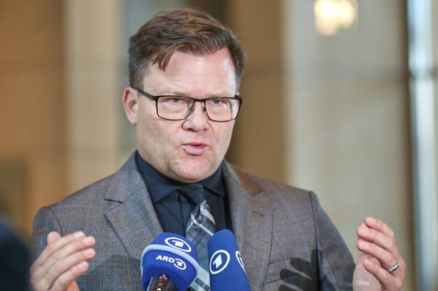 Berlin, Deutschland, 16.10.2026: Deutscher Bundestag: 103. Bundestagssitzung: Bundesminister für Umwelt, Klimaschutz, Naturschutz und nukleare Sicherheit Carsten Schneider (SPD) gibt ein Pressestatement Copyright: xdtsxNachrichtenagenturx dts_139507