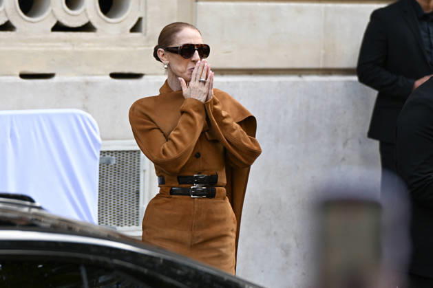 Celine Dion Leaves Her Hotel - Paris Celine Dion spend time with fans before going to the venue, hotel Royal Monceau in Paris, France on October 16, 2026. Photo by Lionel Urman ABACAPRESS.COM Paris France  Copyright: xUrmanxLionel ABACAx