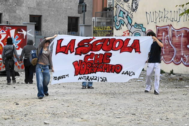 IPA89766347 - Milan, October 16, 2026: Student protest, occupation of the former morgue  Copyright: xMaurizioxMaulex xMaurizioxMaulex IPA89766347
