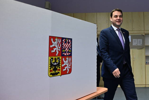 Czech Foreign Minister Petr Macinka (Motorists) casts his vote in the second round of the Senate elections in Prague, Czech Republic on October 16, 2026. (CTKxPhoto KaterinaxSulova) CTKPhotoP2026101607108  CTKPhotoP2026101607108