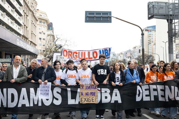 October 16, 2026, Buenos Aires, Buenos Aires, Argentina: Teaching and non-teaching staff, along with university deans, march towards Argentina™s National Congress to demand compliance with the University Budget Law. Buenos Aires Argentina - ZUMAp265 20261016_zip_p265_035 Copyright: xDelfinaxCorberaxPix