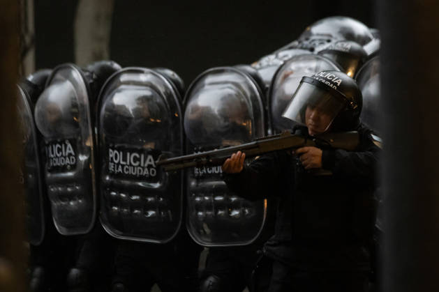 October 16, 2026, Buenos Aires, Buenos Aires, Argentina: Police officers disperse protesters during the fifth university march demanding compliance with the University Budget Law in Argentina. Buenos Aires Argentina  - ZUMAp265 20261016_zip_p265_060 Copyright: xDelfinaxCorberaxPix