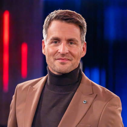 Kölner Treff am 16. Oktober 2026. Im Bild der Sänger und Schauspieler Alexander Klaws. Wie immer einfühlsam und zugleich humorvoll befragen Susan Link und Micky Beisenherz ihre Gäste. Köln Nordrhein-Westfalen Deutschland