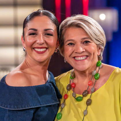 Kölner Treff am 16. Oktober 2026. Im Bild Lea Linster, Spitzenköchin und Gastronomin aus Luxemburg sowie Verfasserin von Kochbüchern (rechts) neben Tülin Sezgin. Die ehemalige Beamtin aus Berlin versteht als Conny from the Block und Amtsfluencerin zu begeistern. Wie immer einfühlsam und zugleich humorvoll befragen Susan Link und Micky Beisenherz ihre Gäste. Köln Nordrhein-Westfalen Deutschland