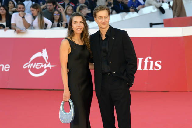 Alexander Fehling mit Freundin bei der Premiere des Kinofilms Eurotrash auf dem 21. Internationalen Filmfestival von Rom Festa del Cinema di Roma 2026 im Auditorium Parco della Musica. Rom, 16.10.2026