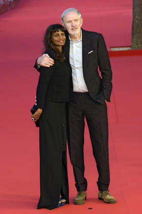 Anton Corbijn mit Ehefrau Nini Corbijn bei der Premiere des Kinofilms A Talent for Murder Ein Talent fürs Morden auf dem 21. Internationalen Filmfestival von Rom Festa del Cinema di Roma 2026 im Auditorium Parco della Musica. Rom, 16.10.2026