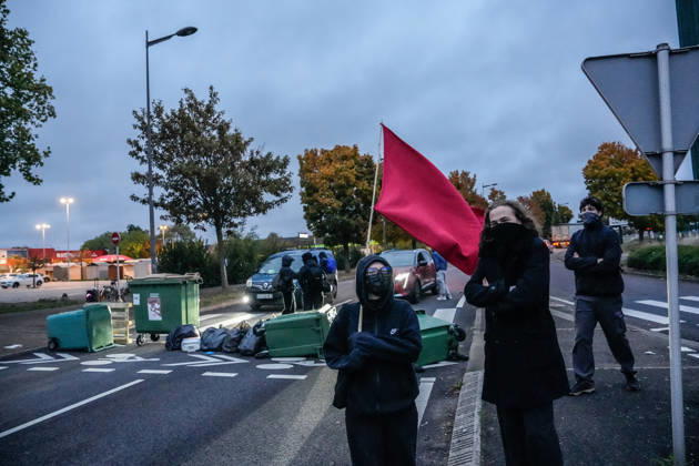 Early morning road blockades erupt across Nancy NANCY, FRANCE - OCTOBER 17: Early morning road blockades erupt across Nancy, France, on Saturday, October 17, 2026. Demonstrators, including Gilets Jaunes (Yellow Vests) and local protest groups, initiated early traffic disruptions and filters on key thoroughfares around 8:00 AM, ahead of a planned major national day of action against the rising cost of living and soaring fuel prices. Traffic across key access points has been significantly slowed as law enforcement monitors the early escalations. Muhammed Said Tako Anadolu Nancy France. Editorial use only. Please get in touch for any other usage.  Copyright: x2026xAnadoluxMuhammedxSaidxTakox