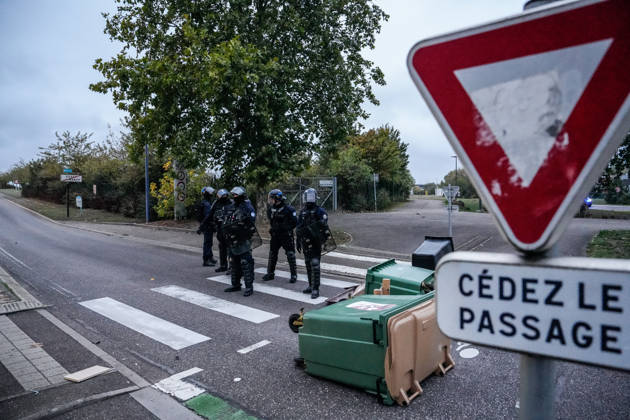 Early morning road blockades erupt across Nancy NANCY, FRANCE - OCTOBER 17: Early morning road blockades erupt across Nancy, France, on Saturday, October 17, 2026. Demonstrators, including Gilets Jaunes (Yellow Vests) and local protest groups, initiated early traffic disruptions and filters on key thoroughfares around 8:00 AM, ahead of a planned major national day of action against the rising cost of living and soaring fuel prices. Traffic across key access points has been significantly slowed as law enforcement monitors the early escalations. Muhammed Said Tako Anadolu Nancy France. Editorial use only. Please get in touch for any other usage.  Copyright: x2026xAnadoluxMuhammedxSaidxTakox