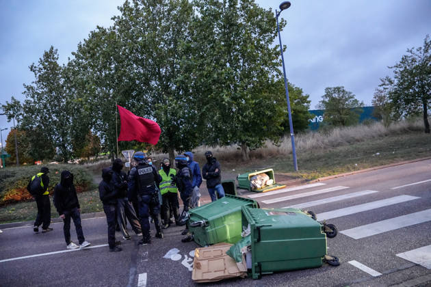 Early morning road blockades erupt across Nancy NANCY, FRANCE - OCTOBER 17: Early morning road blockades erupt across Nancy, France, on Saturday, October 17, 2026. Demonstrators, including Gilets Jaunes (Yellow Vests) and local protest groups, initiated early traffic disruptions and filters on key thoroughfares around 8:00 AM, ahead of a planned major national day of action against the rising cost of living and soaring fuel prices. Traffic across key access points has been significantly slowed as law enforcement monitors the early escalations. Muhammed Said Tako Anadolu Nancy France. Editorial use only. Please get in touch for any other usage.  Copyright: x2026xAnadoluxMuhammedxSaidxTakox