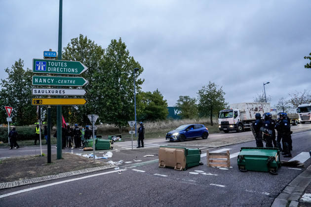 Early morning road blockades erupt across Nancy NANCY, FRANCE - OCTOBER 17: Early morning road blockades erupt across Nancy, France, on Saturday, October 17, 2026. Demonstrators, including Gilets Jaunes (Yellow Vests) and local protest groups, initiated early traffic disruptions and filters on key thoroughfares around 8:00 AM, ahead of a planned major national day of action against the rising cost of living and soaring fuel prices. Traffic across key access points has been significantly slowed as law enforcement monitors the early escalations. Muhammed Said Tako Anadolu Nancy France. Editorial use only. Please get in touch for any other usage.  Copyright: x2026xAnadoluxMuhammedxSaidxTakox