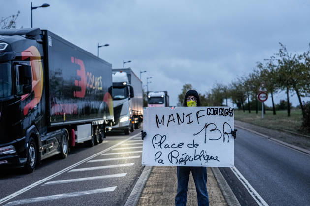 Early morning road blockades erupt across Nancy NANCY, FRANCE - OCTOBER 17: Early morning road blockades erupt across Nancy, France, on Saturday, October 17, 2026. Demonstrators, including Gilets Jaunes (Yellow Vests) and local protest groups, initiated early traffic disruptions and filters on key thoroughfares around 8:00 AM, ahead of a planned major national day of action against the rising cost of living and soaring fuel prices. Traffic across key access points has been significantly slowed as law enforcement monitors the early escalations. Muhammed Said Tako Anadolu Nancy France. Editorial use only. Please get in touch for any other usage.  Copyright: x2026xAnadoluxMuhammedxSaidxTakox