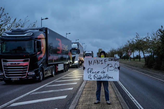 Early morning road blockades erupt across Nancy NANCY, FRANCE - OCTOBER 17: Early morning road blockades erupt across Nancy, France, on Saturday, October 17, 2026. Demonstrators, including Gilets Jaunes (Yellow Vests) and local protest groups, initiated early traffic disruptions and filters on key thoroughfares around 8:00 AM, ahead of a planned major national day of action against the rising cost of living and soaring fuel prices. Traffic across key access points has been significantly slowed as law enforcement monitors the early escalations. Muhammed Said Tako Anadolu Nancy France. Editorial use only. Please get in touch for any other usage.  Copyright: x2026xAnadoluxMuhammedxSaidxTakox