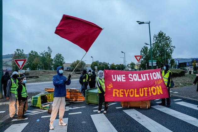Early morning road blockades erupt across Nancy NANCY, FRANCE - OCTOBER 17: Early morning road blockades erupt across Nancy, France, on Saturday, October 17, 2026. Demonstrators, including Gilets Jaunes (Yellow Vests) and local protest groups, initiated early traffic disruptions and filters on key thoroughfares around 8:00 AM, ahead of a planned major national day of action against the rising cost of living and soaring fuel prices. Traffic across key access points has been significantly slowed as law enforcement monitors the early escalations. Muhammed Said Tako Anadolu Nancy France. Editorial use only. Please get in touch for any other usage.  Copyright: x2026xAnadoluxMuhammedxSaidxTakox