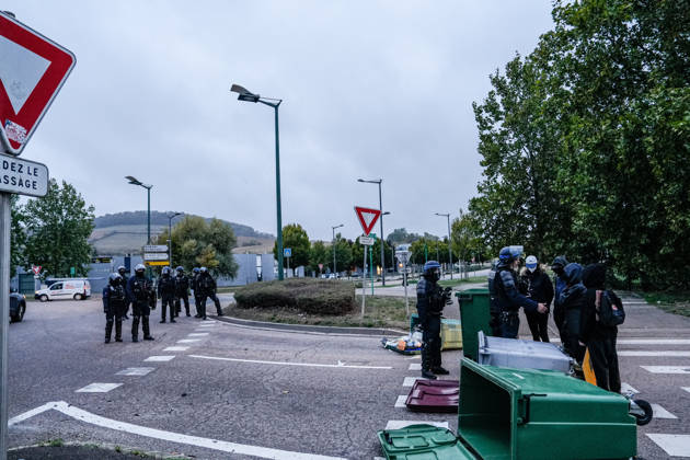 Early morning road blockades erupt across Nancy NANCY, FRANCE - OCTOBER 17: Early morning road blockades erupt across Nancy, France, on Saturday, October 17, 2026. Demonstrators, including Gilets Jaunes (Yellow Vests) and local protest groups, initiated early traffic disruptions and filters on key thoroughfares around 8:00 AM, ahead of a planned major national day of action against the rising cost of living and soaring fuel prices. Traffic across key access points has been significantly slowed as law enforcement monitors the early escalations. Muhammed Said Tako Anadolu Nancy France. Editorial use only. Please get in touch for any other usage.  Copyright: x2026xAnadoluxMuhammedxSaidxTakox
