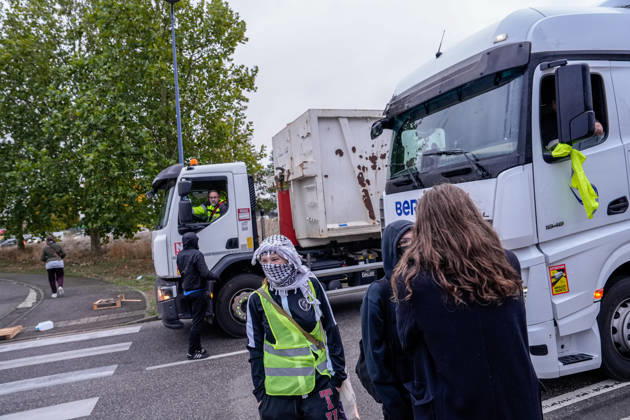 Protesters reinforce filtering blockades and traffic disruptions in Nancy ahead of major afternoon mobilization NANCY, FRANCE - OCTOBER 17: Demonstrators establish filtering blockades and barricades along major thoroughfares and roundabouts during ongoing protests in Nancy, France on Saturday, October 17, 2026. The intensified road blockades caused prolonged disruptions to urban traffic and public transportation services across the city ahead of a planned major afternoon mobilization rally. Muhammed Said Tako Anadolu Nancy France. Editorial use only. Please get in touch for any other usage.  Copyright: x2026xAnadoluxMuhammedxSaidxTakox