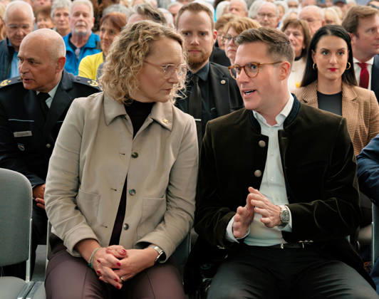 Ravensburg Bürgerempfang auf der Oberschwabenschau mi Manuel Hagel (CDU), stellvertretender Ministerpräsident und OB Daniel Rapp v.l.n.r. Ioana Dirlewanger, Persönliche Referentin des Innenministers, Manuel Hagel (CDU), stellvertretender Ministerpräsident und Minister des Inneren, für Digitalisierung und Europa des Landes Baden-Württemberg, im Gespräch beim Bürgerempfang der Stadt Ravensburg auf der Oberschwabenschau 2026. For editorial use only. Copyright: xEibner-Pressefotox EP_EER
