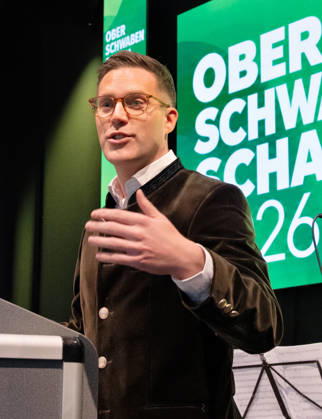 Ravensburg Bürgerempfang auf der Oberschwabenschau mi Manuel Hagel (CDU), stellvertretender Ministerpräsident und OB Daniel Rapp Manuel Hagel bei seiner Rede auf der Oberschwabenschau 2026 Bürgerempfang der Stadt Ravensburg auf der Oberschwabenschau 2026. Ravensburg, Baden-Württemberg, Deutschland, 17.10.2026. Oberbürgermeister Dr. Daniel Rapp und Manuel Hagel (CDU), stellvertretender Ministerpräsident sowie Minister des Inneren, für Digitalisierung und Europa des Landes Baden-Württemberg, beim Bürgerempfang. For editorial use only. Copyright: xEibner-Pressefotox EP_EER