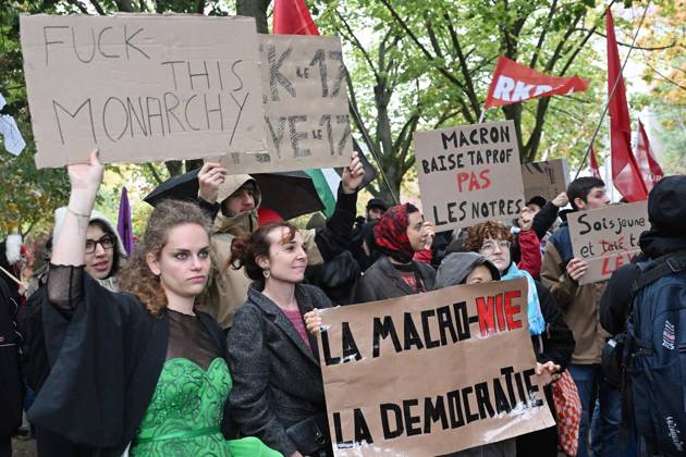 Demonstration Â«Solidarität mit den Schüler:innen in FrankreichÂ» ** NUR FÜR REDAKTIONELLE ZWECKE ** EDITORIAL USE ONLY **<p>Demonstration Â«Solidarität mit den Schüler:innen in FrankreichÂ» im Kleistpark, fotografiert am 17.10.2026 in Berlin. Berlin Berlin Berlin Copyright: MaurizioxGambarini
