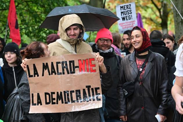 Demonstration Â«Solidarität mit den Schüler:innen in FrankreichÂ» ** NUR FÜR REDAKTIONELLE ZWECKE ** EDITORIAL USE ONLY **<p>Demonstration Â«Solidarität mit den Schüler:innen in FrankreichÂ» im Kleistpark, fotografiert am 17.10.2026 in Berlin. Berlin Berlin Berlin Copyright: MaurizioxGambarini