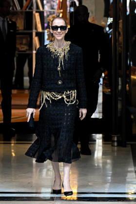 Céline Dion spends time with her fans outside her hotel in Paris. Céline Dion spends time with fans before heading to the venue, the Royal Monceau Hotel in Paris, France 460538 2026 10 17 Paris France Dion, Céline  Copyright: xL.Urmanx xStarfacex STAR_460538_001