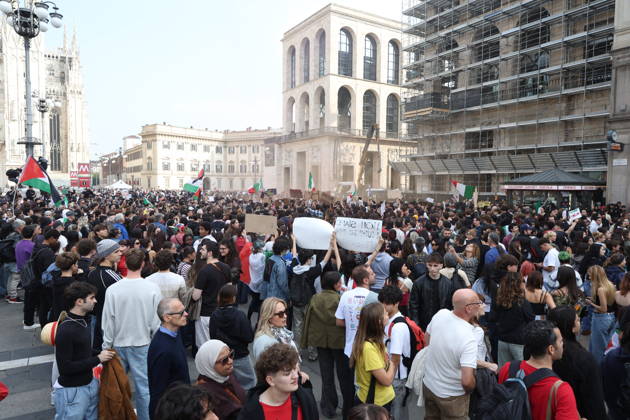 Demonstration by Italia in Piazza - Milano Demonstration by Italia in Piazza, the grassroots movement of students and young workers taking to the streets in 15 Italian cities in Milano Italy on October 17 2026. Photo by Francesco Enriquez IPA ABACAPRESS.COM Milano Italy  Copyright: xIPA ABACAx