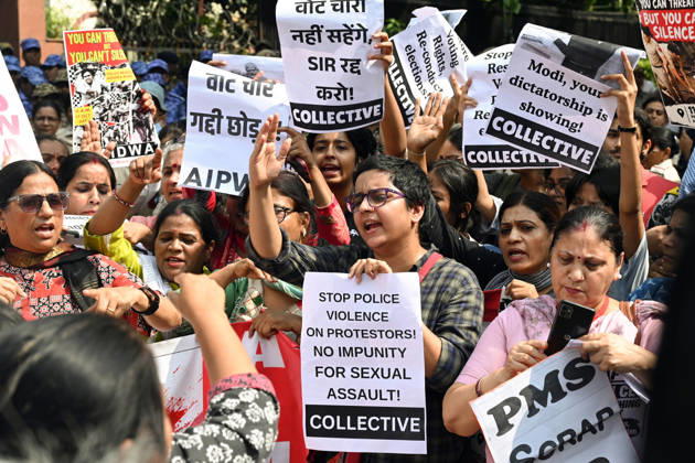 Women participate in a protest against alleged police brutality during the CJP protest (Oct 10) near ECI New Delhi, Oct 17 (ANI): Women participate in a protest against alleged police brutality during the CJP protest (Oct 10) near the Election Commission of India, in New Delhi on Saturday. NEW DELHI Delhi India Copyright: xANIx ANI_20261017134