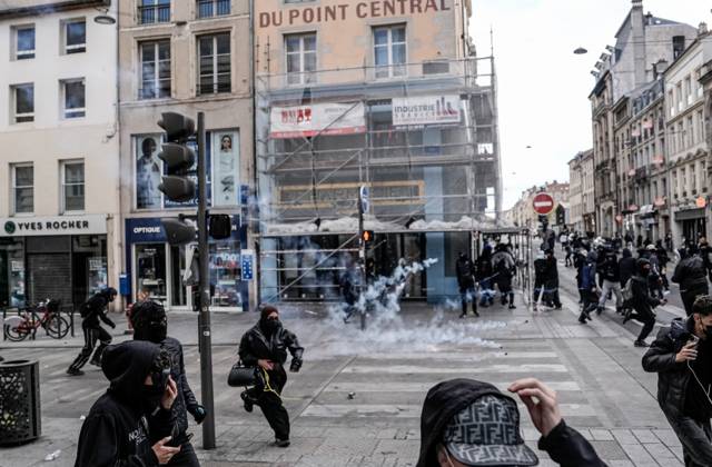French police intervene in Nancy protests against rising living costs NANCY, FRANCE - OCTOBER 17: French riot police officers deploy tear gas to disperse demonstrators clashing with law enforcement during a nationwide protest over rising living costs, fuel prices, and education funding in Nancy, France on Saturday, October 17, 2026. Clashes broke out after groups of youth set up street barricades around secondary schools and central thoroughfares, prompting police units to intervene with crowd-control canisters to reopen urban transit corridors. Muhammed Said Tako Anadolu Nancy France. Editorial use only. Please get in touch for any other usage.  Copyright: x2026xAnadoluxMuhammedxSaidxTakox