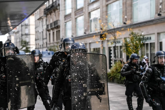 French police intervene in Nancy protests against rising living costs NANCY, FRANCE - OCTOBER 17: French riot police officers deploy tear gas to disperse demonstrators clashing with law enforcement during a nationwide protest over rising living costs, fuel prices, and education funding in Nancy, France on Saturday, October 17, 2026. Clashes broke out after groups of youth set up street barricades around secondary schools and central thoroughfares, prompting police units to intervene with crowd-control canisters to reopen urban transit corridors. Muhammed Said Tako Anadolu Nancy France. Editorial use only. Please get in touch for any other usage.  Copyright: x2026xAnadoluxMuhammedxSaidxTakox