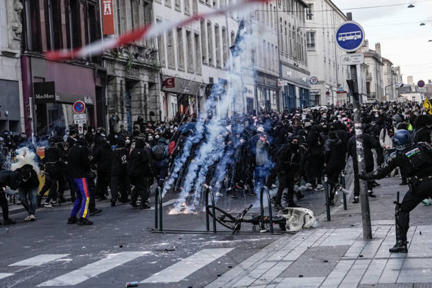 French police intervene in Nancy protests against rising living costs NANCY, FRANCE - OCTOBER 17: French riot police officers deploy tear gas to disperse demonstrators clashing with law enforcement during a nationwide protest over rising living costs, fuel prices, and education funding in Nancy, France on Saturday, October 17, 2026. Clashes broke out after groups of youth set up street barricades around secondary schools and central thoroughfares, prompting police units to intervene with crowd-control canisters to reopen urban transit corridors. Muhammed Said Tako Anadolu Nancy France. Editorial use only. Please get in touch for any other usage.  Copyright: x2026xAnadoluxMuhammedxSaidxTakox