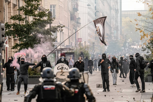 French police intervene in Nancy protests against rising living costs NANCY, FRANCE - OCTOBER 17: French riot police officers deploy tear gas to disperse demonstrators clashing with law enforcement during a nationwide protest over rising living costs, fuel prices, and education funding in Nancy, France on Saturday, October 17, 2026. Clashes broke out after groups of youth set up street barricades around secondary schools and central thoroughfares, prompting police units to intervene with crowd-control canisters to reopen urban transit corridors. Muhammed Said Tako Anadolu Nancy France. Editorial use only. Please get in touch for any other usage.  Copyright: x2026xAnadoluxMuhammedxSaidxTakox