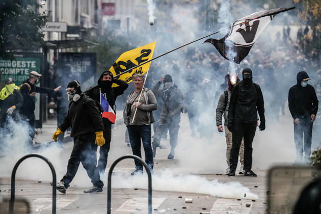 French police intervene in Nancy protests against rising living costs NANCY, FRANCE - OCTOBER 17: French riot police officers deploy tear gas to disperse demonstrators clashing with law enforcement during a nationwide protest over rising living costs, fuel prices, and education funding in Nancy, France on Saturday, October 17, 2026. Clashes broke out after groups of youth set up street barricades around secondary schools and central thoroughfares, prompting police units to intervene with crowd-control canisters to reopen urban transit corridors. Muhammed Said Tako Anadolu Nancy France. Editorial use only. Please get in touch for any other usage.  Copyright: x2026xAnadoluxMuhammedxSaidxTakox
