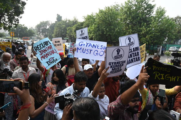 NEW DELHI, INDIA - OCTOBER 17: Students, youth and citizens participate in a march from the Press Club of India to Jantar Mantar demanding the resignation of Chief Election Commissioner Gyanesh Kumar, on October 17, 2026 in New Delhi, India. (Photo by Ishant Chauhan Hindustan Times ) CJP Supporters Protest Demanding CEC Gyanesh Kumar s Resignation Over Voter List Changes