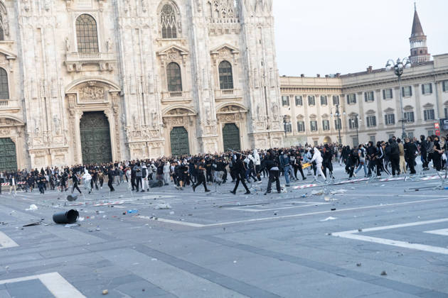 IPA89812306 - Milan, October 17, 2026: Italia in Piazza demonstration; violent clashes between police and the student movement  Copyright: xFrancescoxEnriquezx xFrancescoxEnriquezx IPA89812306