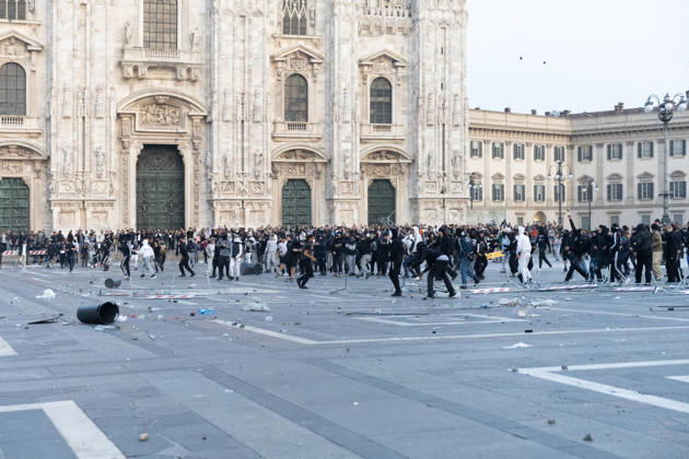IPA89812308 - Milan, October 17, 2026: Italia in Piazza demonstration; violent clashes between police and the student movement  Copyright: xFrancescoxEnriquezx xFrancescoxEnriquezx IPA89812308