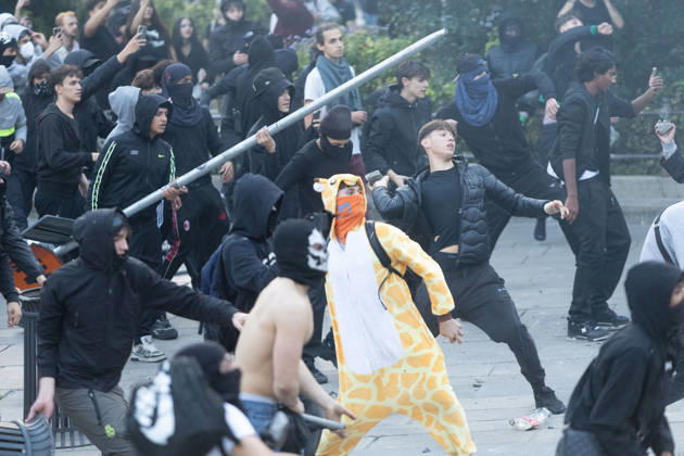 IPA89812310 - Milan, October 17, 2026: Italia in Piazza demonstration; violent clashes between police and the student movement  Copyright: xFrancescoxEnriquezx xFrancescoxEnriquezx IPA89812310