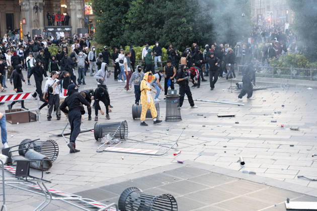 IPA89812312 - Milan, October 17, 2026: Italia in Piazza demonstration; violent clashes between police and the student movement  Copyright: xFrancescoxEnriquezx xFrancescoxEnriquezx IPA89812312