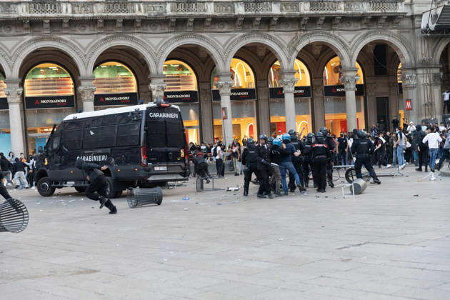 IPA89812355 - Milan, October 17, 2026: Italia in Piazza demonstration; violent clashes between police and the student movement  Copyright: xFrancescoxEnriquezx xFrancescoxEnriquezx IPA89812355